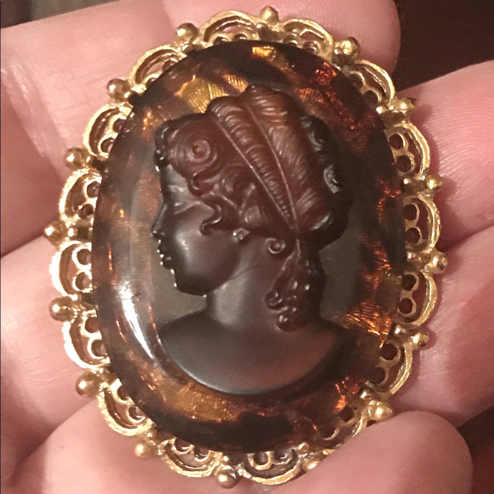 Vintage Cameo Brooch or Pendant